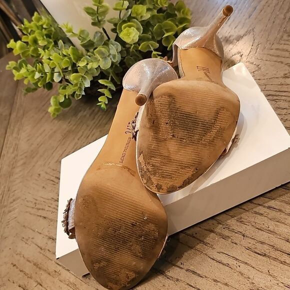 Elegant Gold T Strap Floral Heels Size 7 INC - Picture 14 of 16